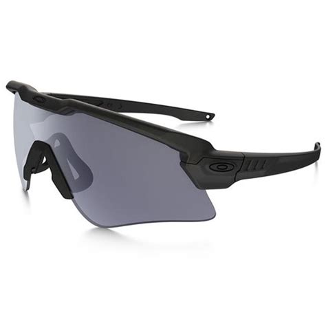 oakley standard issue alpha.